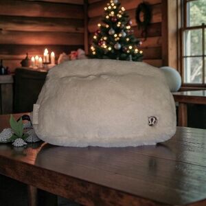 Lululemon White Fleece Belt Bag NWT